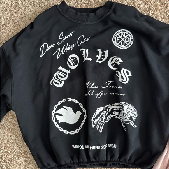 Darc sport Black crewneck sweatshirt medium
Like new
Worn a couple of times - Picture 2 of 4